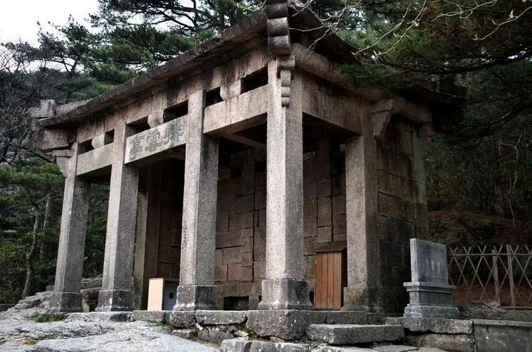 Cloud-Dispelling-Pavilion-Huangshan